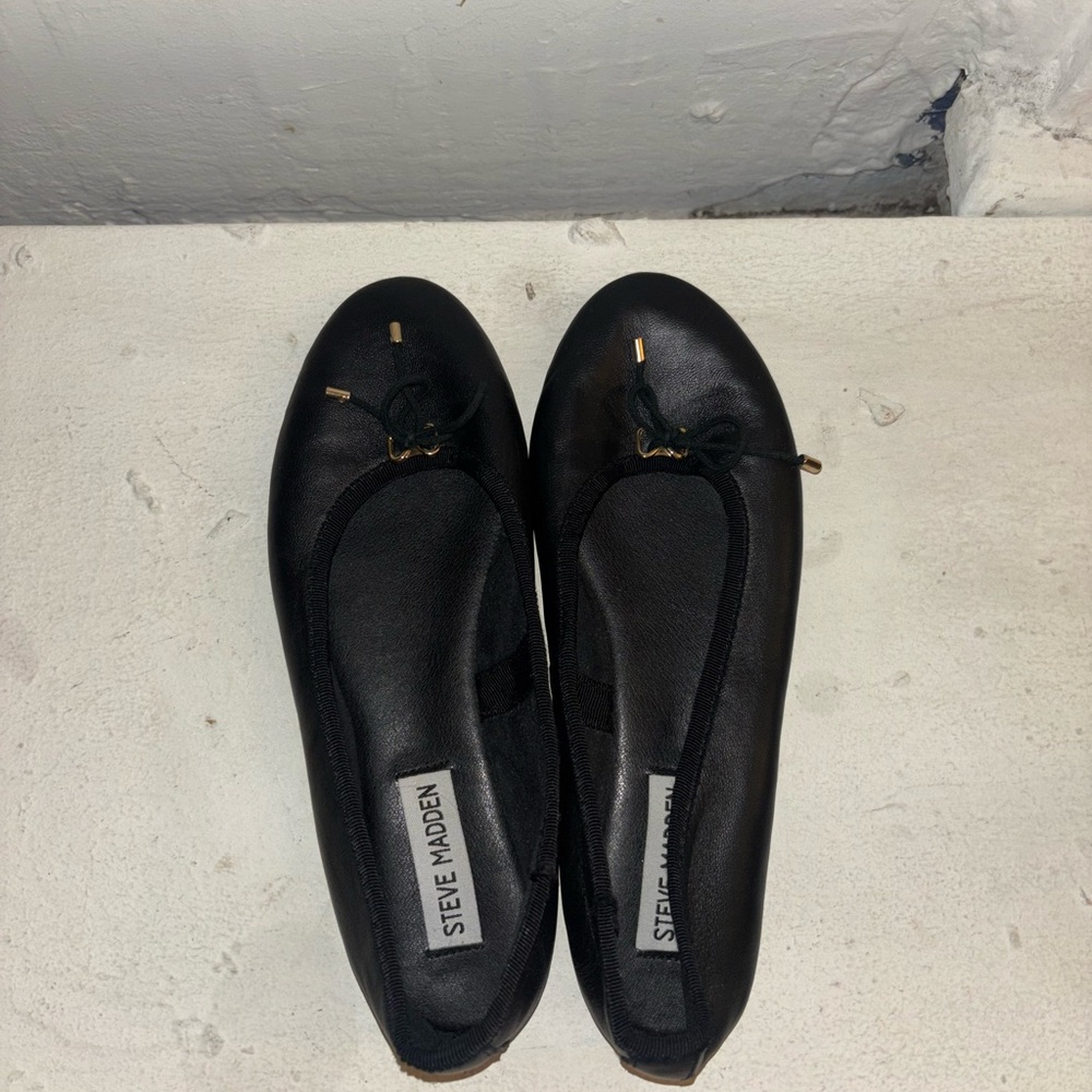New condition, leather. Amazing price.